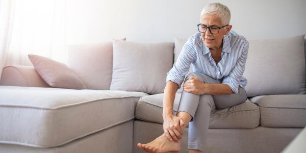 woman sitting on couch leg pain